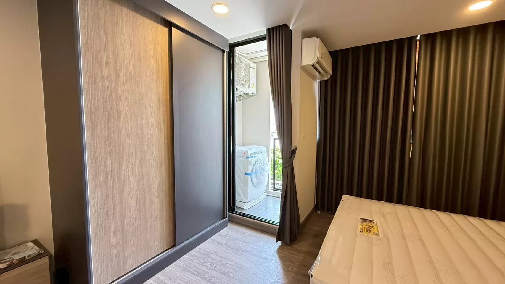 Flexi สาทร เจริญนคร PH1 studio 25 Sqm (11)