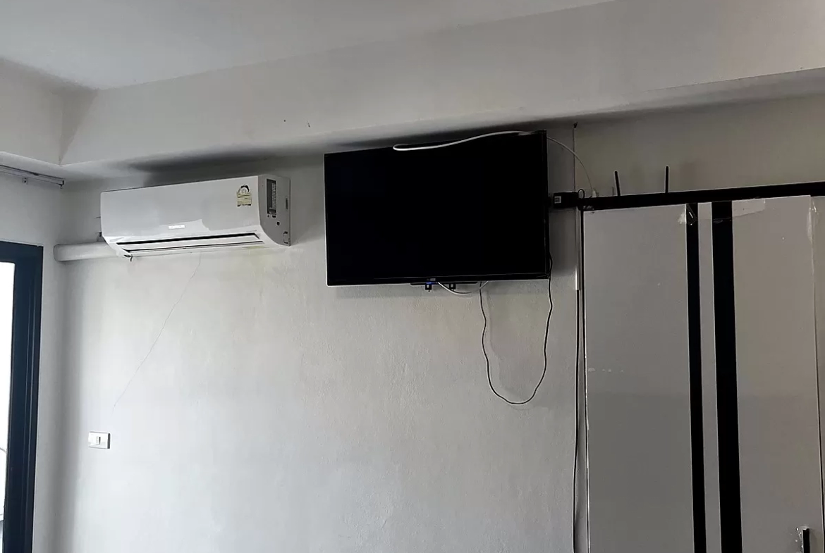 ห้องพักใกล้ BTS แบริ่ง — โซนห้องนั่งเล่นและห้องนอนแบบสตูดิโอ