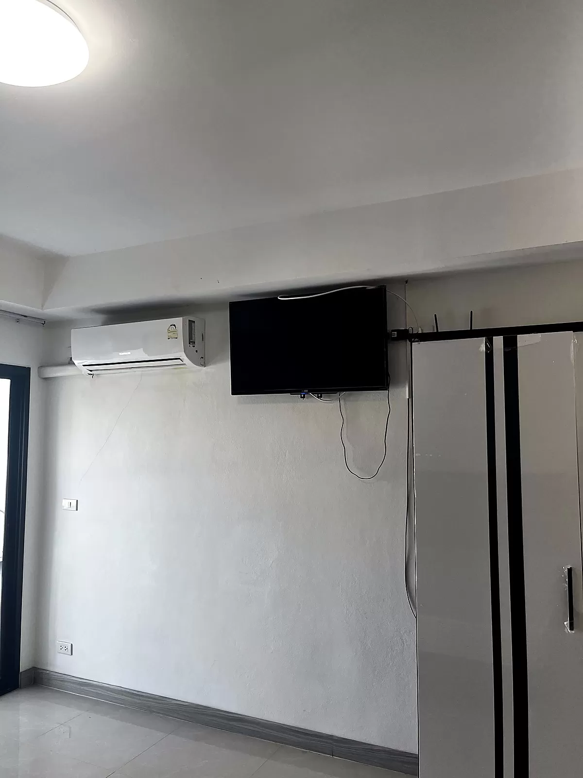 ห้องพักใกล้ BTS แบริ่ง — โซนห้องนั่งเล่นและห้องนอนแบบสตูดิโอ