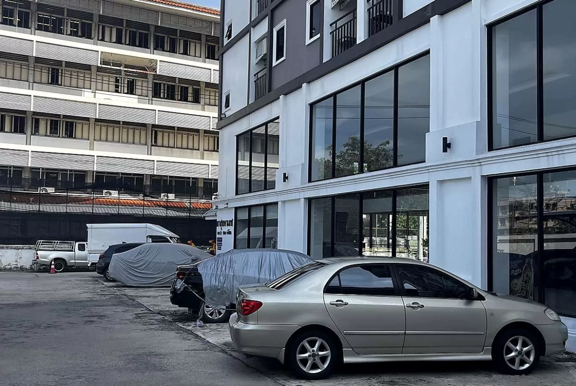 แสงธรรมชาติ ห้องพักผาสุข พาเลซ บางนา