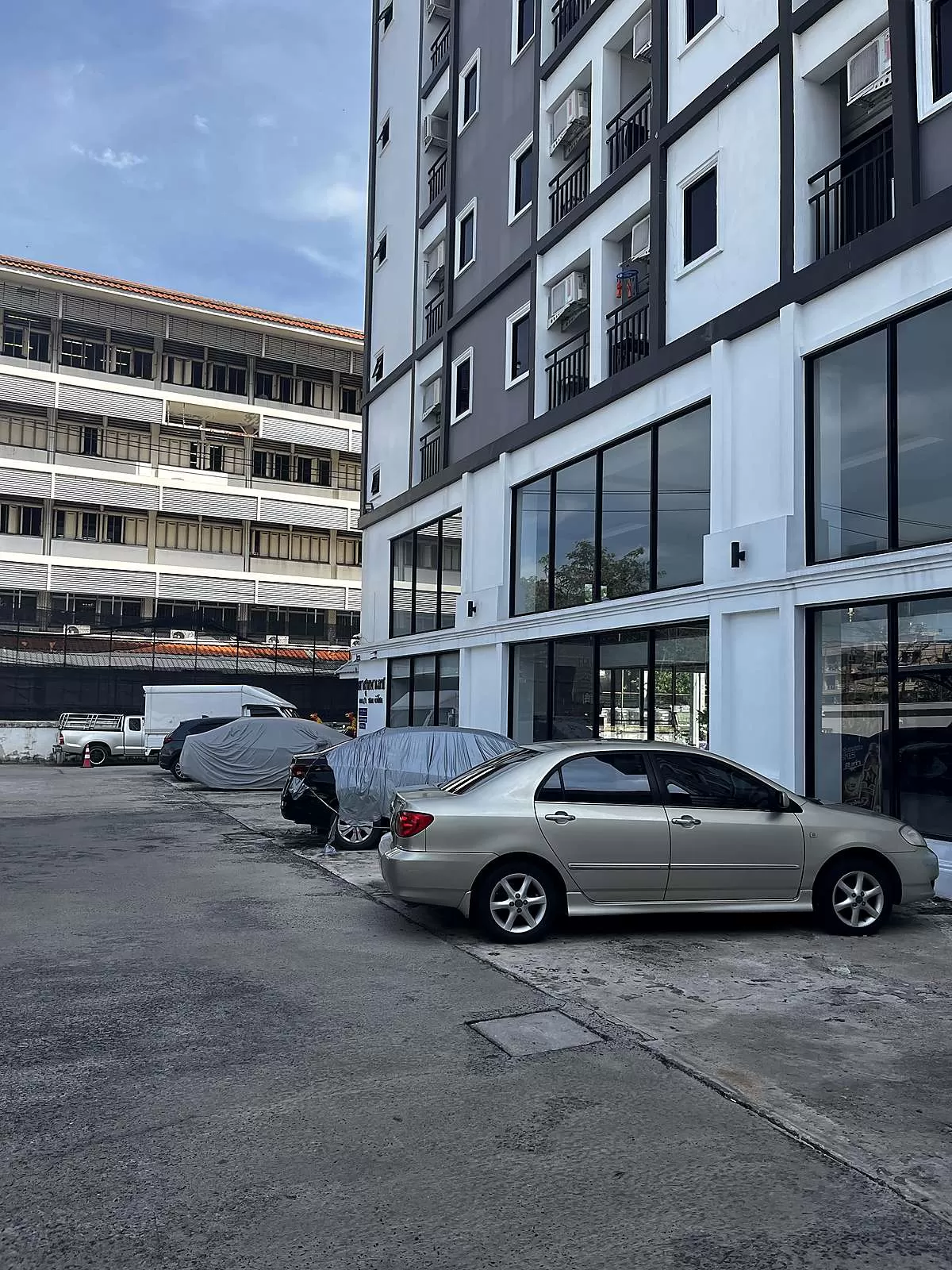 แสงธรรมชาติ ห้องพักผาสุข พาเลซ บางนา